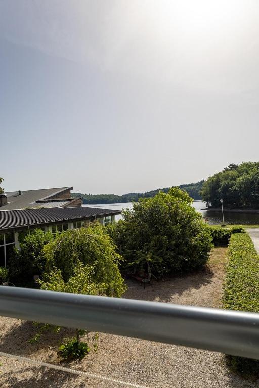 Logis Hotel Du Lac Neuvic  Exterior foto